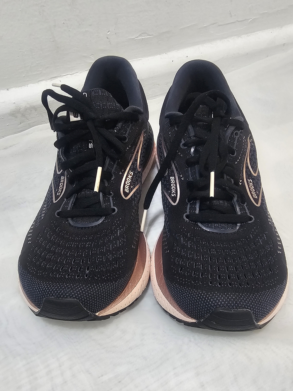 BrooksGlycerinGTS Mens BlackPink Lace UpLow op AthleticSneakers Medium US10/UK8
